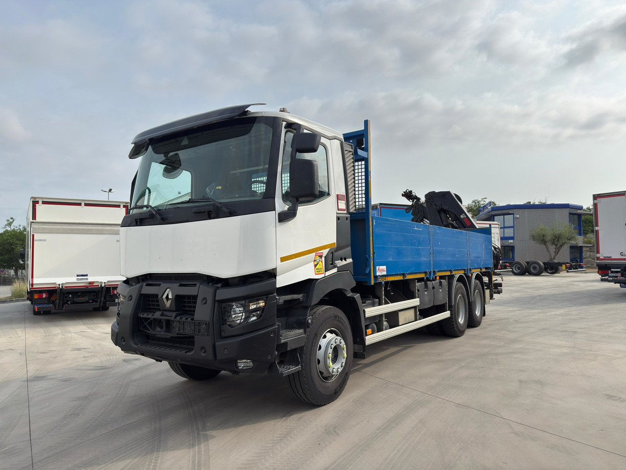 RENAULT K430 E6 (Platform) - Dropside/ Flatbed truck: picture 1 RENAULT K430 E6 (Platform) - Dropside/ Flatbed truck: picture 1