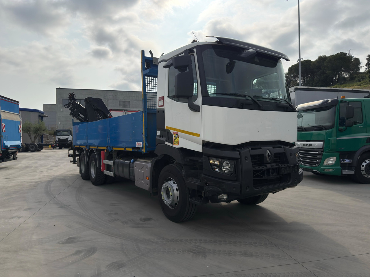 RENAULT K430 E6 (Platform) - Dropside/ Flatbed truck: picture 2 RENAULT K430 E6 (Platform) - Dropside/ Flatbed truck: picture 2