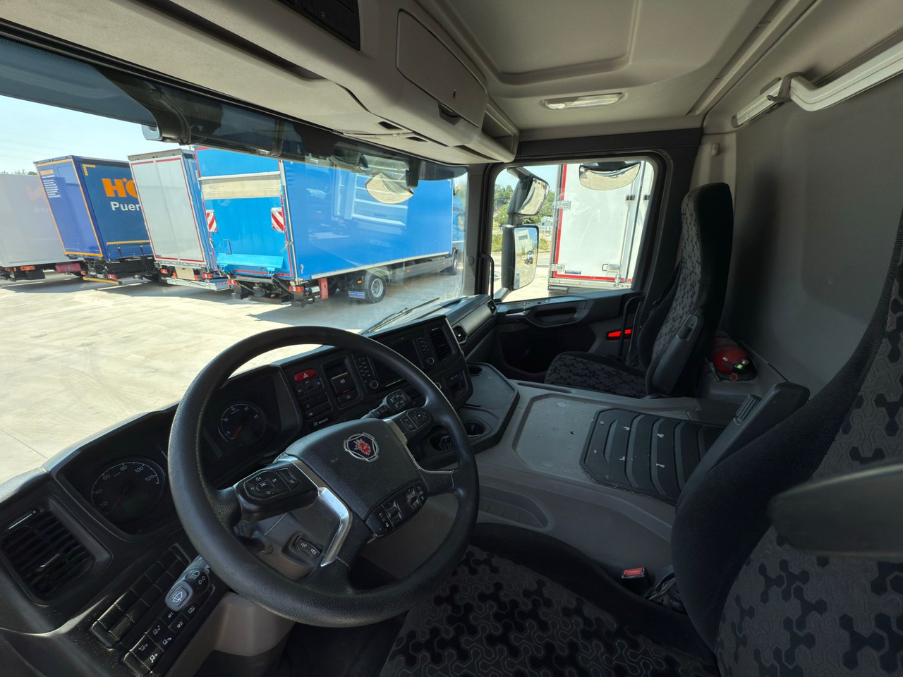 SCANIA P360 E6 (VAN) - Box truck: picture 5 SCANIA P360 E6 (VAN) - Box truck: picture 5