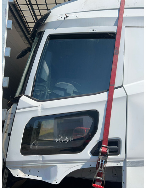 DAF XG Left doors (2020-2024) - Door and parts: picture 1 DAF XG Left doors (2020-2024) - Door and parts: picture 1