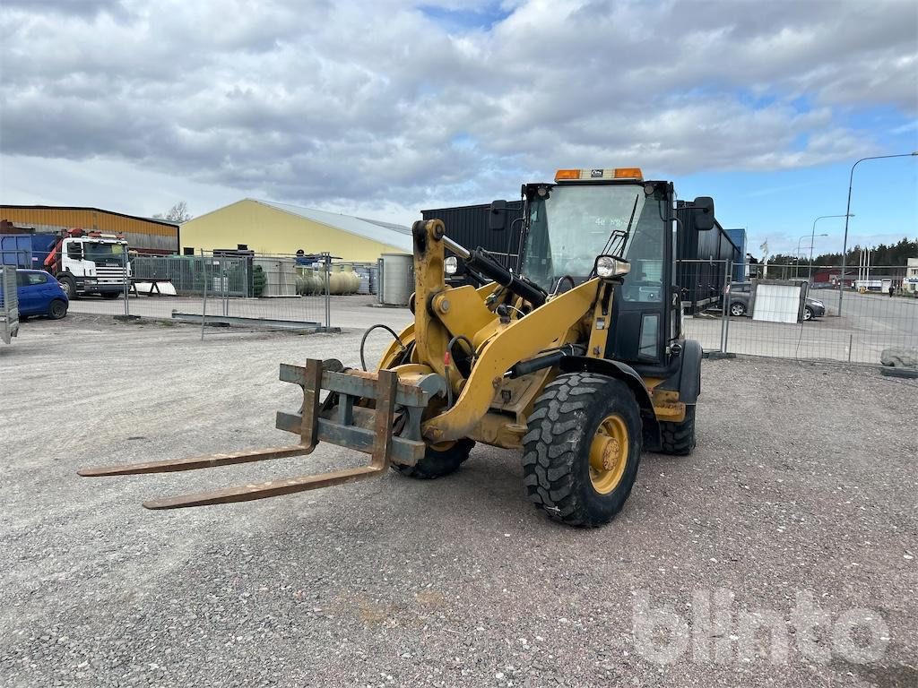 CAT 906 H2 med redskap - Wheel loader: picture 2 CAT 906 H2 med redskap - Wheel loader: picture 2
