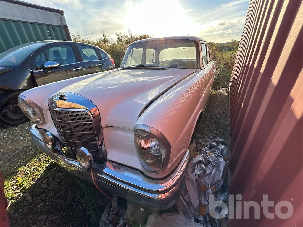 Daimler-Benz 220 - Car: picture 2 Daimler-Benz 220 - Car: picture 2