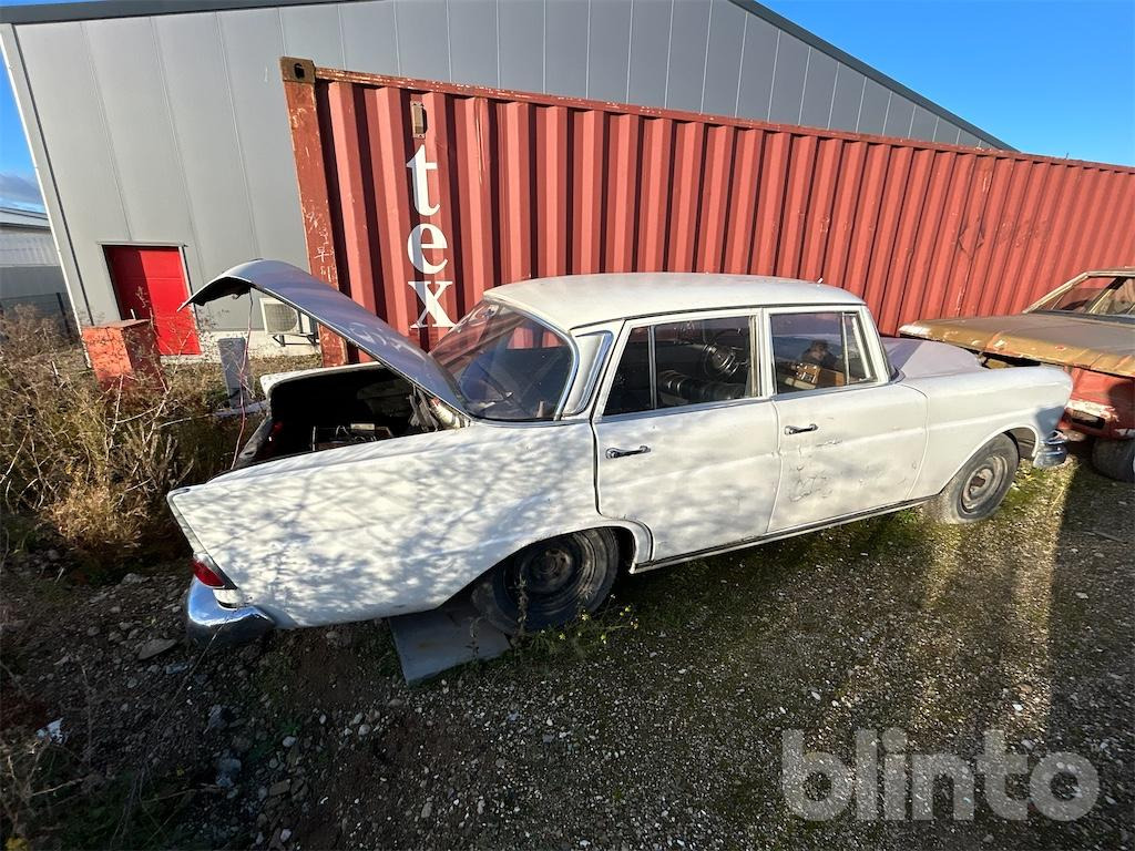 Daimler-Benz 220 - Car: picture 4 Daimler-Benz 220 - Car: picture 4