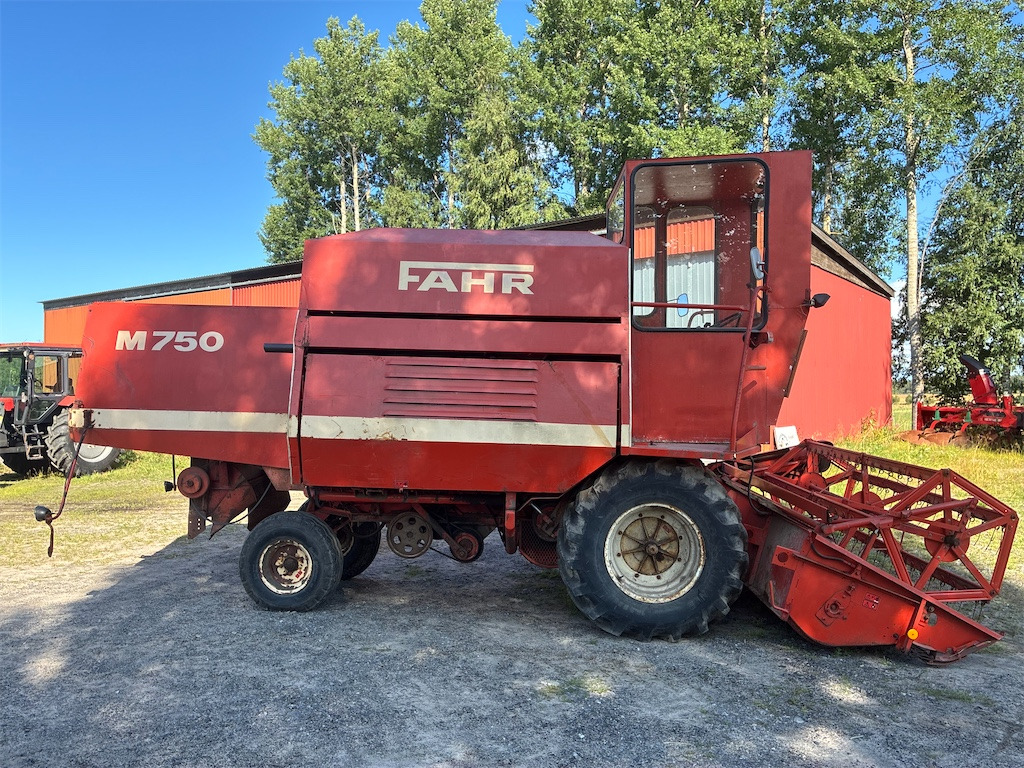 Deutz Fahr 750 - Combine harvester: picture 4 Deutz Fahr 750 - Combine harvester: picture 4