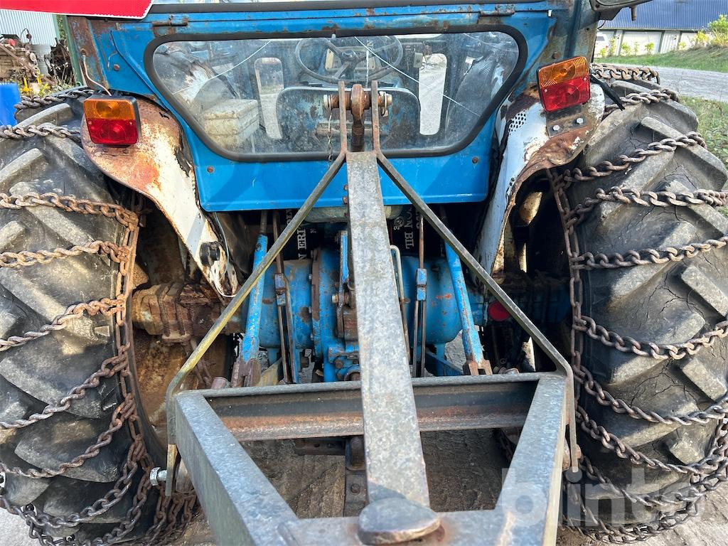 Farm tractor FORD 4000: picture 8
