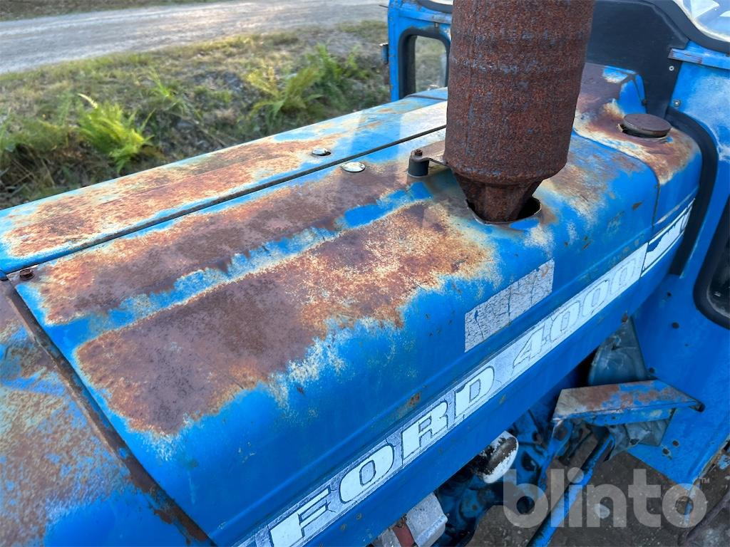 Farm tractor FORD 4000: picture 35