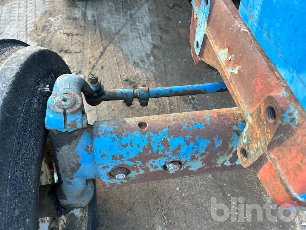 Farm tractor FORD 4000: picture 39