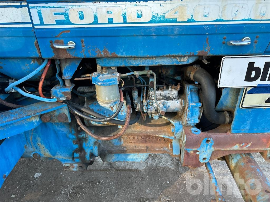 Farm tractor FORD 4000: picture 40