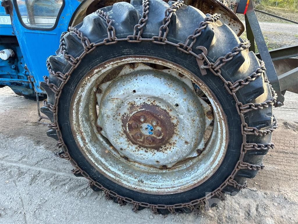 Farm tractor FORD 4000: picture 19