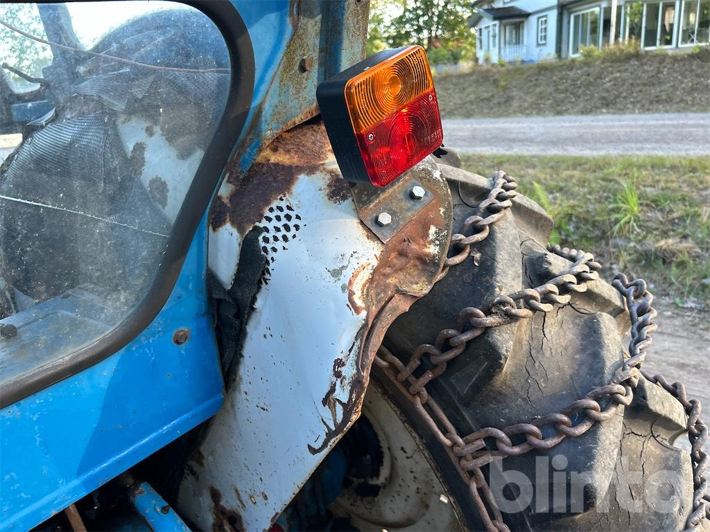 Farm tractor FORD 4000: picture 16