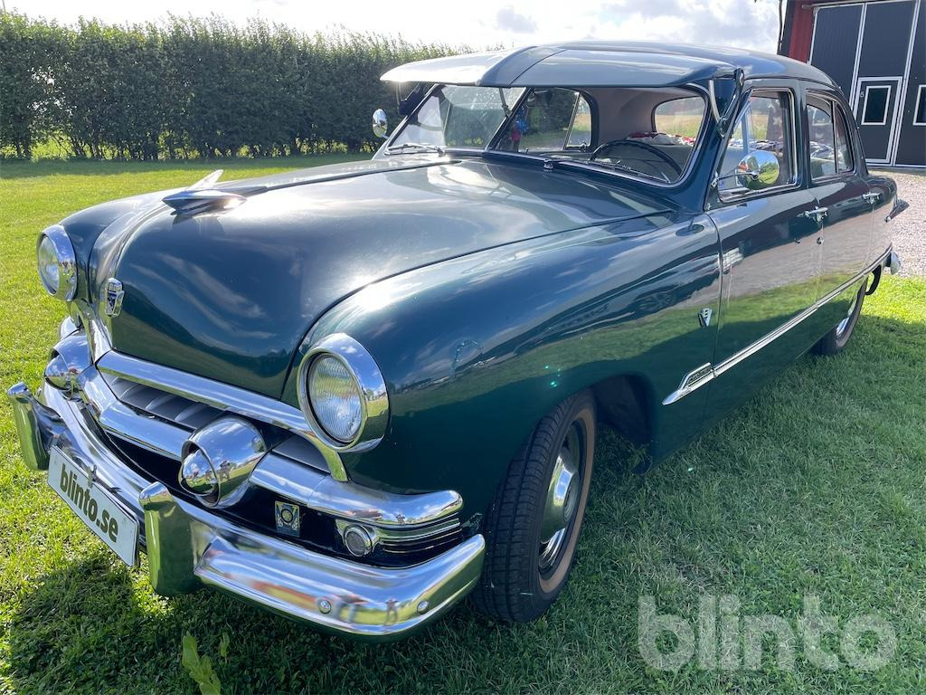 FORD V-8 CUSTOM DE LUXE - Car: picture 1 FORD V-8 CUSTOM DE LUXE - Car: picture 1