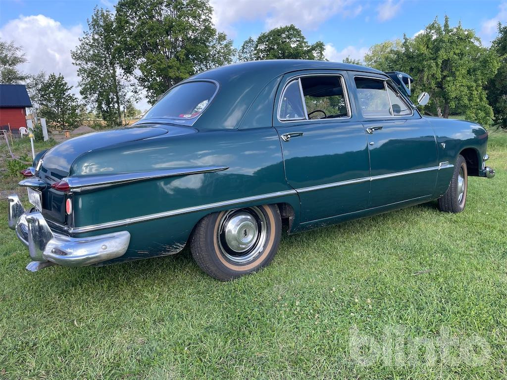 FORD V-8 CUSTOM DE LUXE - Car: picture 5 FORD V-8 CUSTOM DE LUXE - Car: picture 5