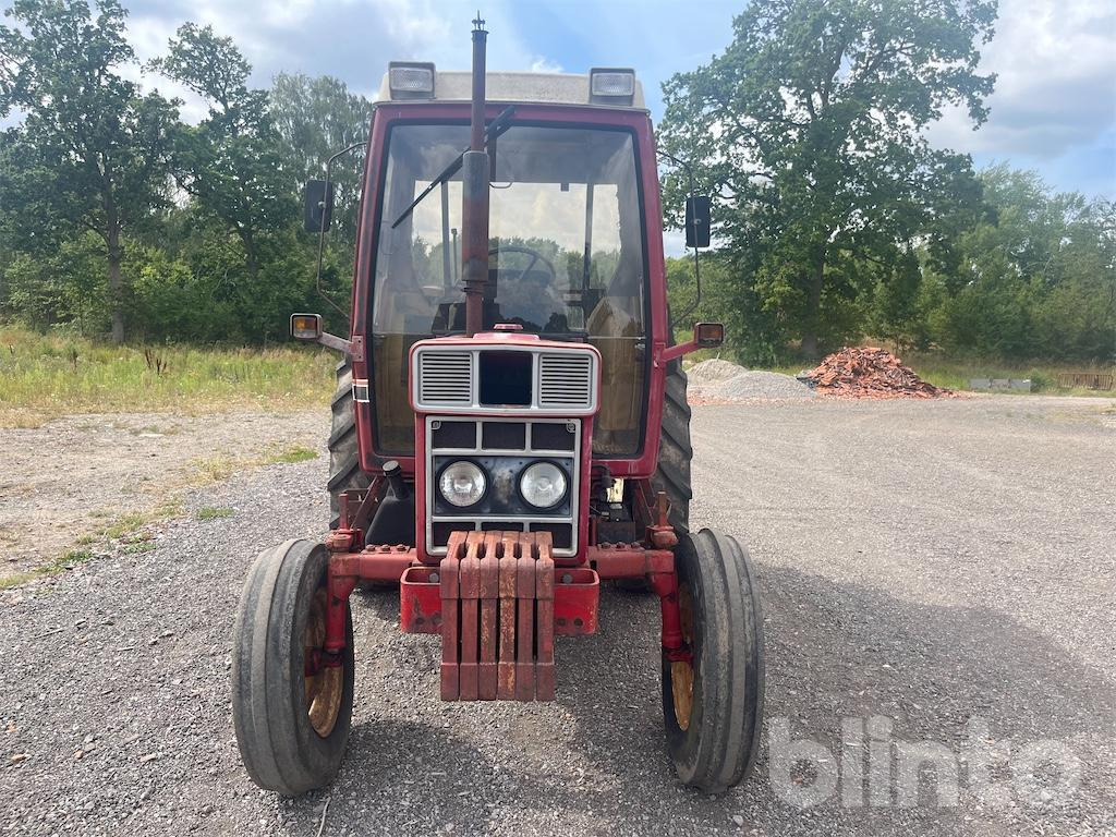 INTERNATIONAL 585 XL - Farm tractor: picture 2 INTERNATIONAL 585 XL - Farm tractor: picture 2