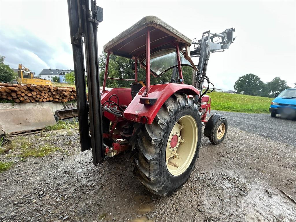 International IHC 844 (1980) - Farm tractor: picture 3 International IHC 844 (1980) - Farm tractor: picture 3