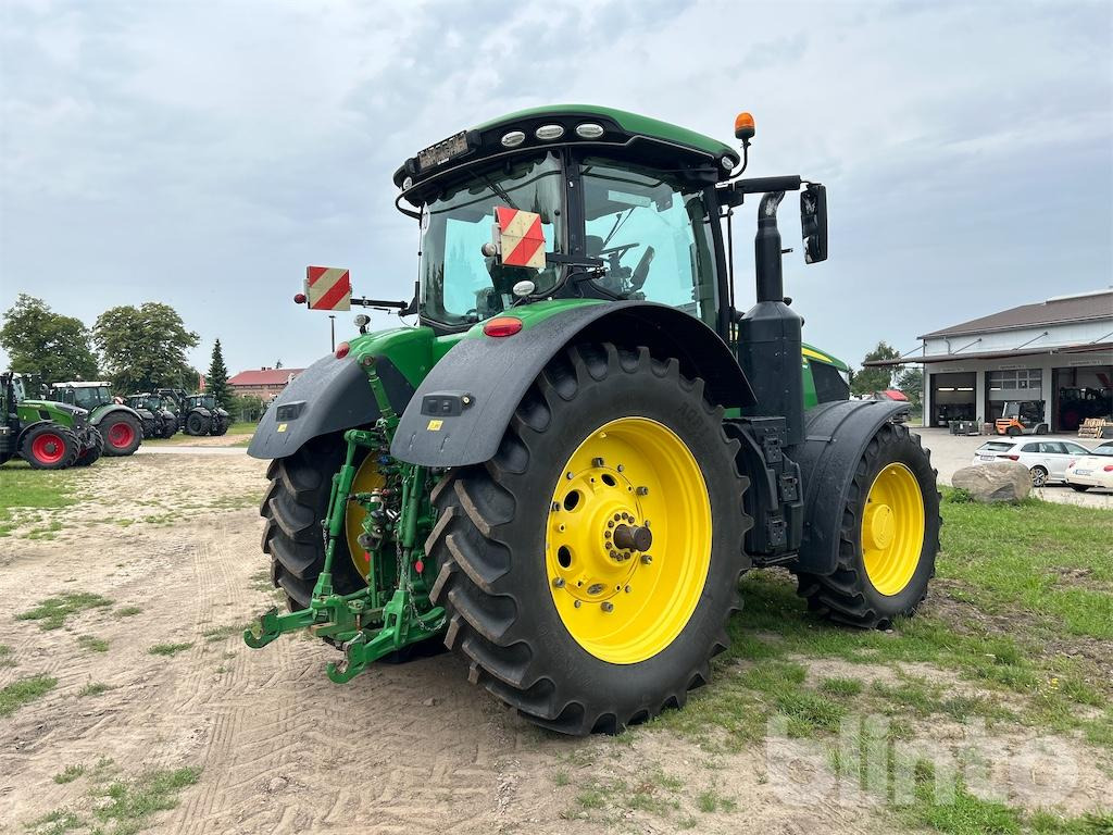 John Deere 7310R (2020) - Farm tractor: picture 3 John Deere 7310R (2020) - Farm tractor: picture 3