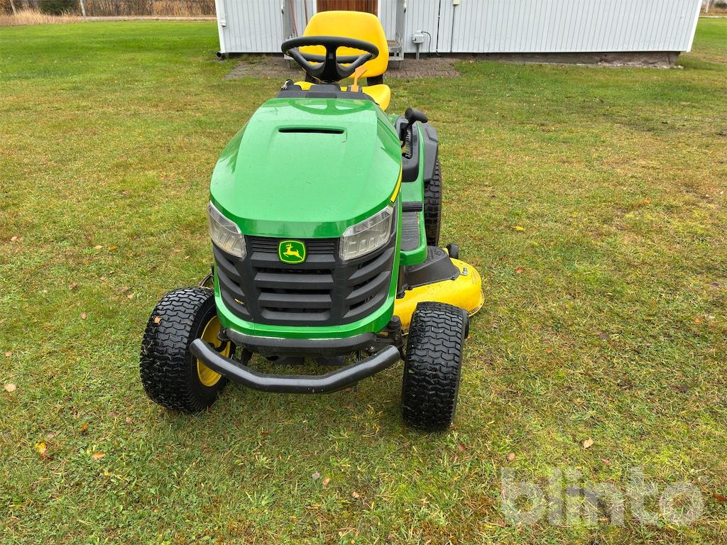 John Deere X167 - Garden mower: picture 2 John Deere X167 - Garden mower: picture 2