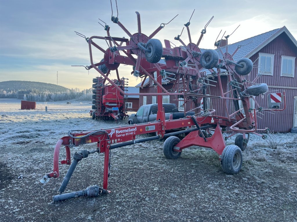 Kverneland Taarup 85140C - Tedder/ Rake: picture 1 Kverneland Taarup 85140C - Tedder/ Rake: picture 1