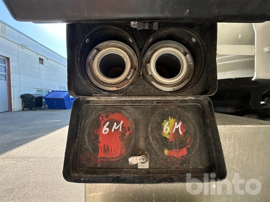 Tank truck MAN TGX: picture 15