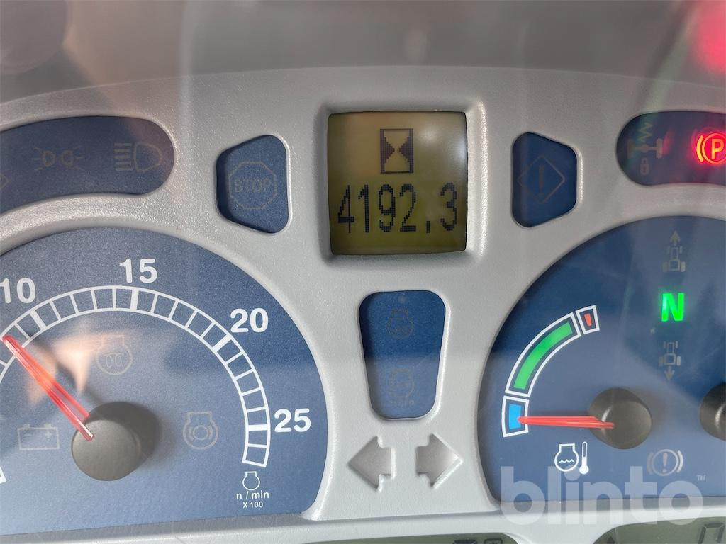 New Holland T7.170 (2012) - Farm tractor: picture 5 New Holland T7.170 (2012) - Farm tractor: picture 5
