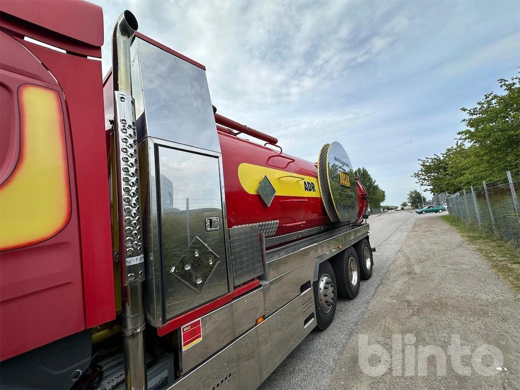 SCANIA P114GB8X2/4NA380 - Tank truck: picture 5 SCANIA P114GB8X2/4NA380 - Tank truck: picture 5