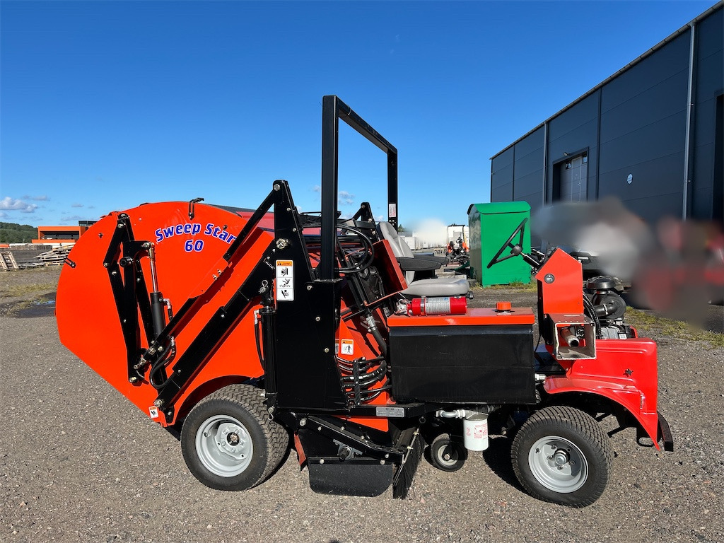 Smithco Sweep star 60 quad - Industrial sweeper: picture 4 Smithco Sweep star 60 quad - Industrial sweeper: picture 4