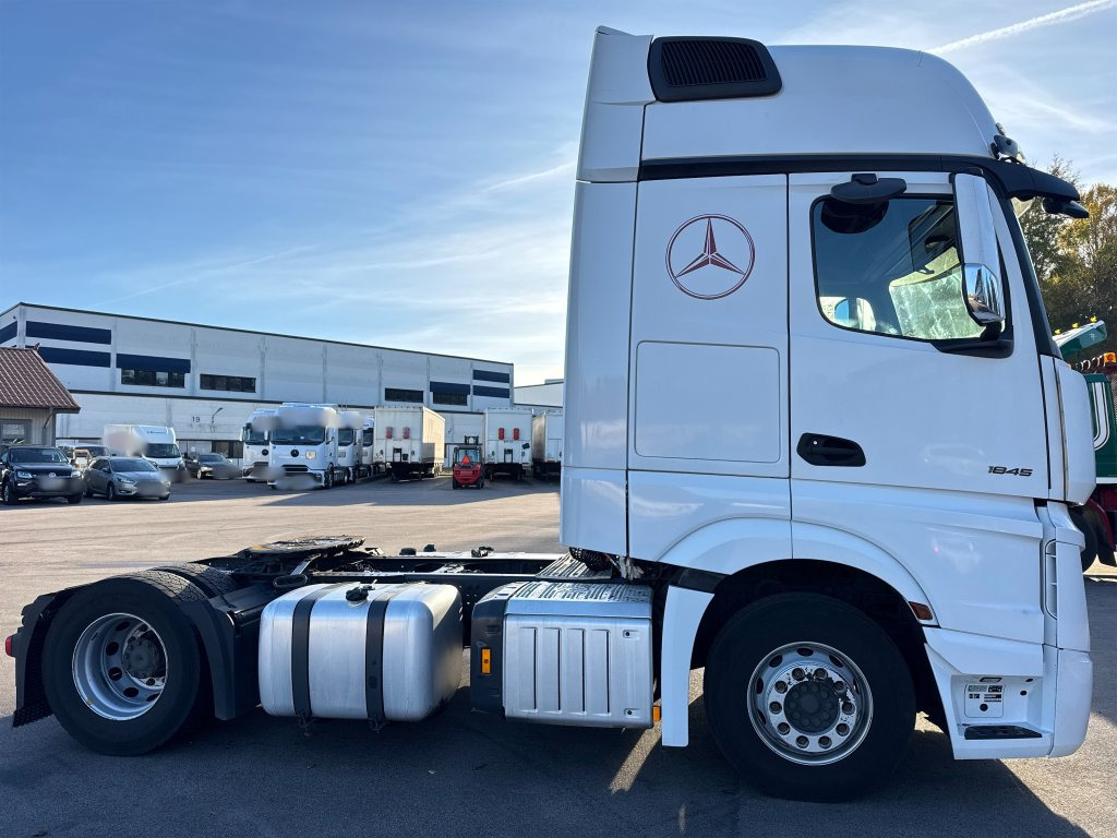 MERCEDES-BENZ L 1845 - Tractor unit: picture 4 MERCEDES-BENZ L 1845 - Tractor unit: picture 4