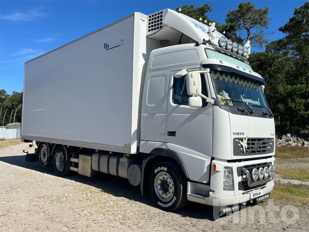 VOLVO FH12 6X2 - Refrigerator truck: picture 3 VOLVO FH12 6X2 - Refrigerator truck: picture 3