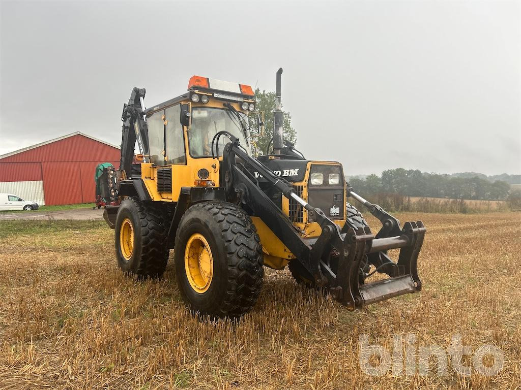 Volvo BM 6300 - Tiltrotator - 4 Redskap - Vinterhjul - Backhoe loader: picture 4 Volvo BM 6300 - Tiltrotator - 4 Redskap - Vinterhjul - Backhoe loader: picture 4