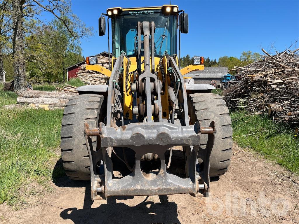 Volvo L90 F - Wheel loader: picture 2 Volvo L90 F - Wheel loader: picture 2