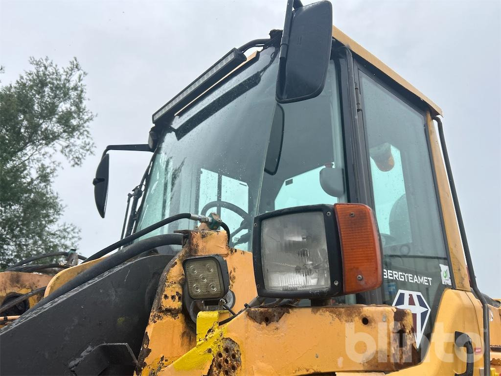 Wheel loader Volvo L90F: picture 17