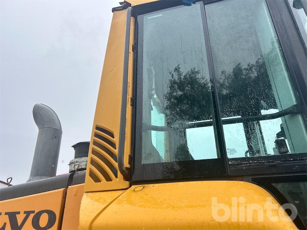 Wheel loader Volvo L90F: picture 40