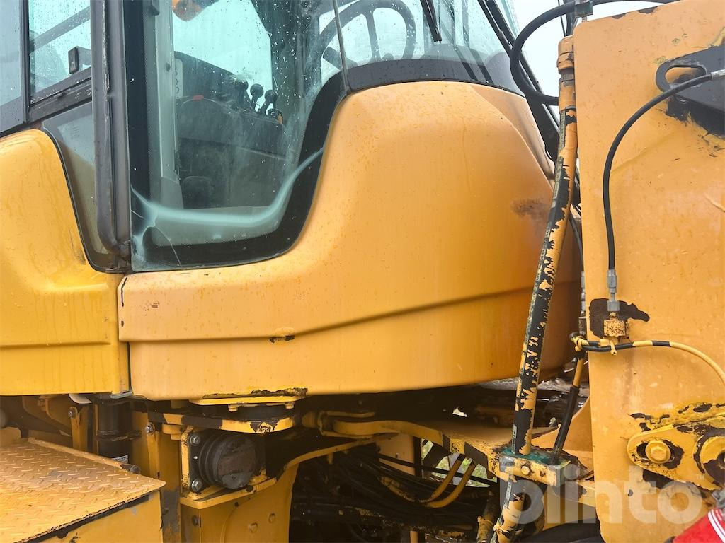 Wheel loader Volvo L90F: picture 31