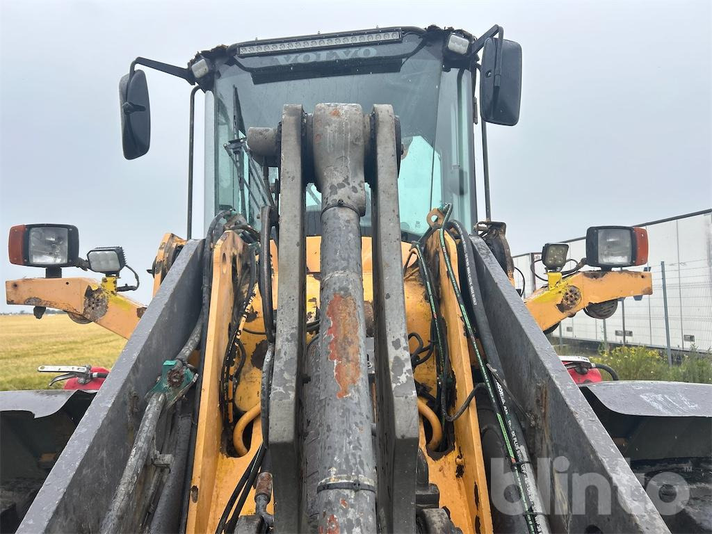 Wheel loader Volvo L90F: picture 22