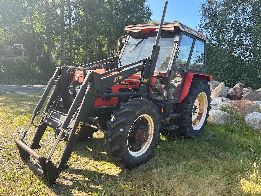 ZETOR 7045 - Farm tractor: picture 1 ZETOR 7045 - Farm tractor: picture 1