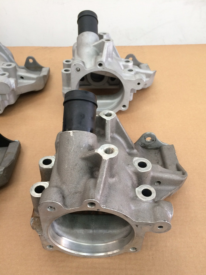 CARCASSA RIDUTTORE PER POMPA CARBURANTE ALTA PRESSIONE - MOTORI MAN D2066 / D2676 - Fuel pump for Truck: picture 2 CARCASSA RIDUTTORE PER POMPA CARBURANTE ALTA PRESSIONE - MOTORI MAN D2066 / D2676 - Fuel pump for Truck: picture 2