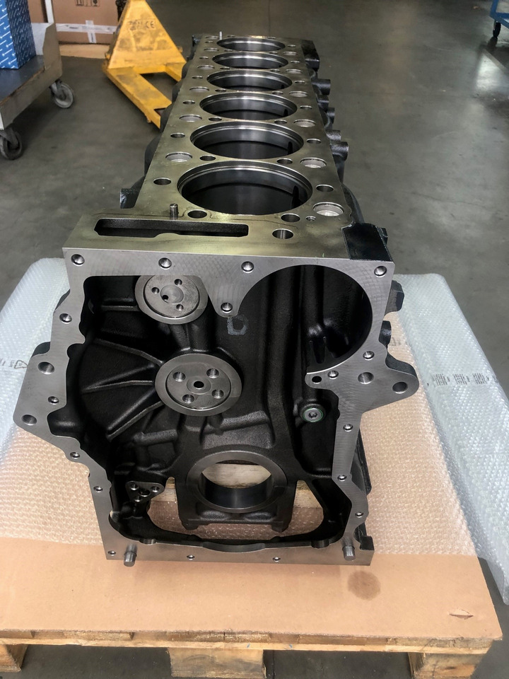 MONOBLOCCO MOTORE MAN D2066 EEV per presa di forza - Cylinder block: picture 5 MONOBLOCCO MOTORE MAN D2066 EEV per presa di forza - Cylinder block: picture 5