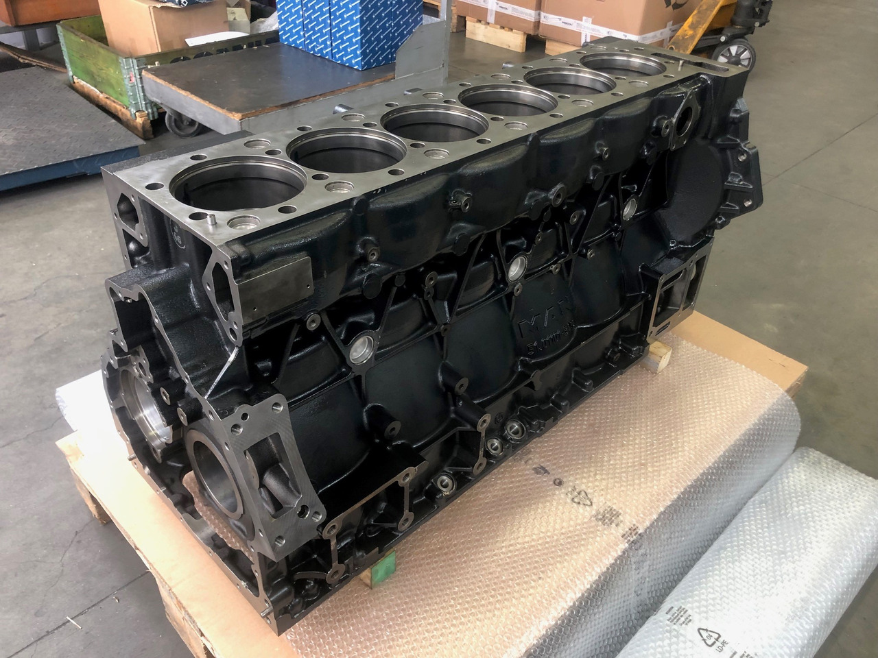 MONOBLOCCO MOTORE MAN D2676 EEV - Cylinder block: picture 3 MONOBLOCCO MOTORE MAN D2676 EEV - Cylinder block: picture 3