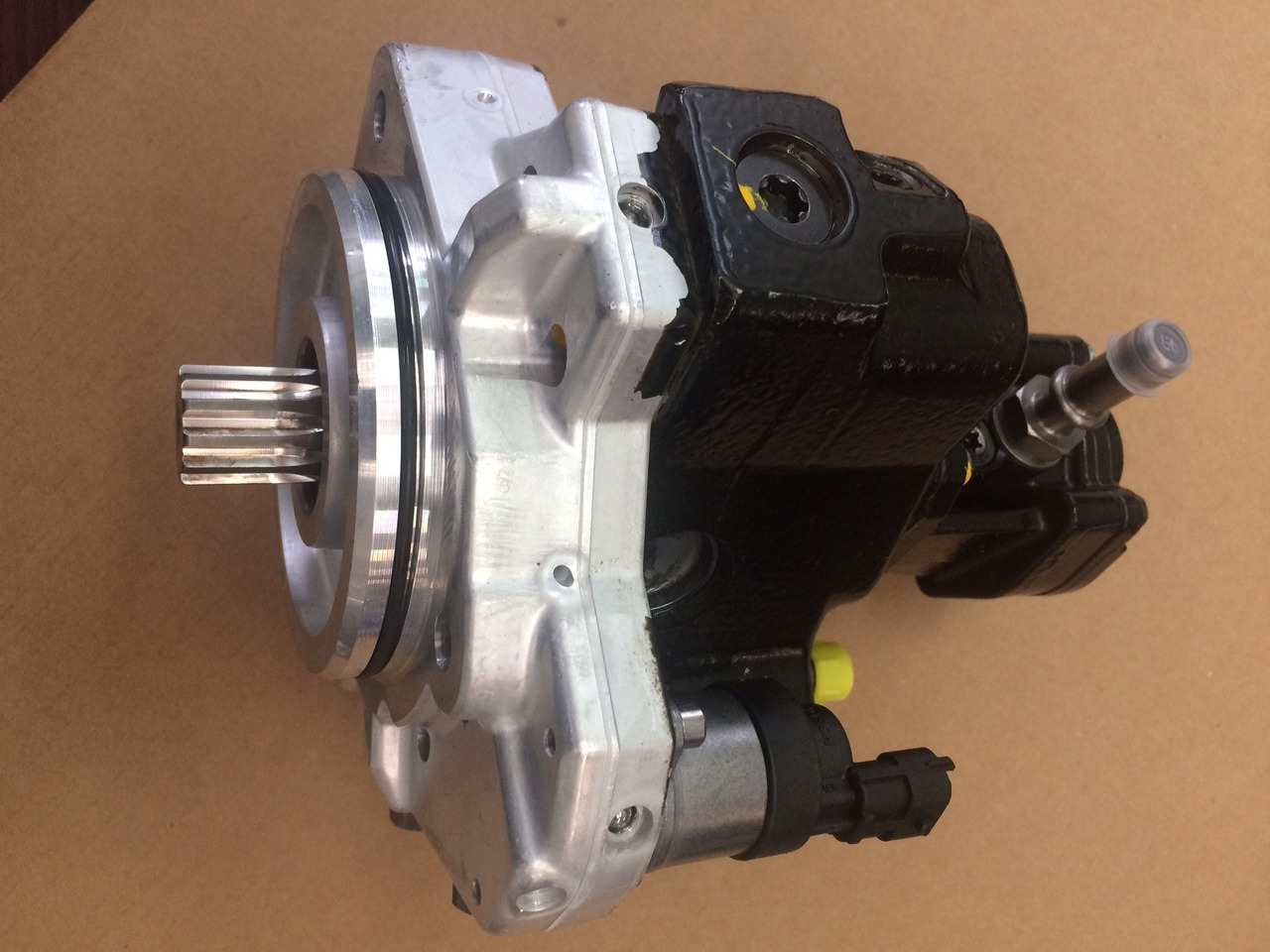 POMPA CARBURANTE ALTA PRESSIONE CP3.4+ / MOTORI MAN D2066 - D2676 - Fuel pump for Truck: picture 2 POMPA CARBURANTE ALTA PRESSIONE CP3.4+ / MOTORI MAN D2066 - D2676 - Fuel pump for Truck: picture 2