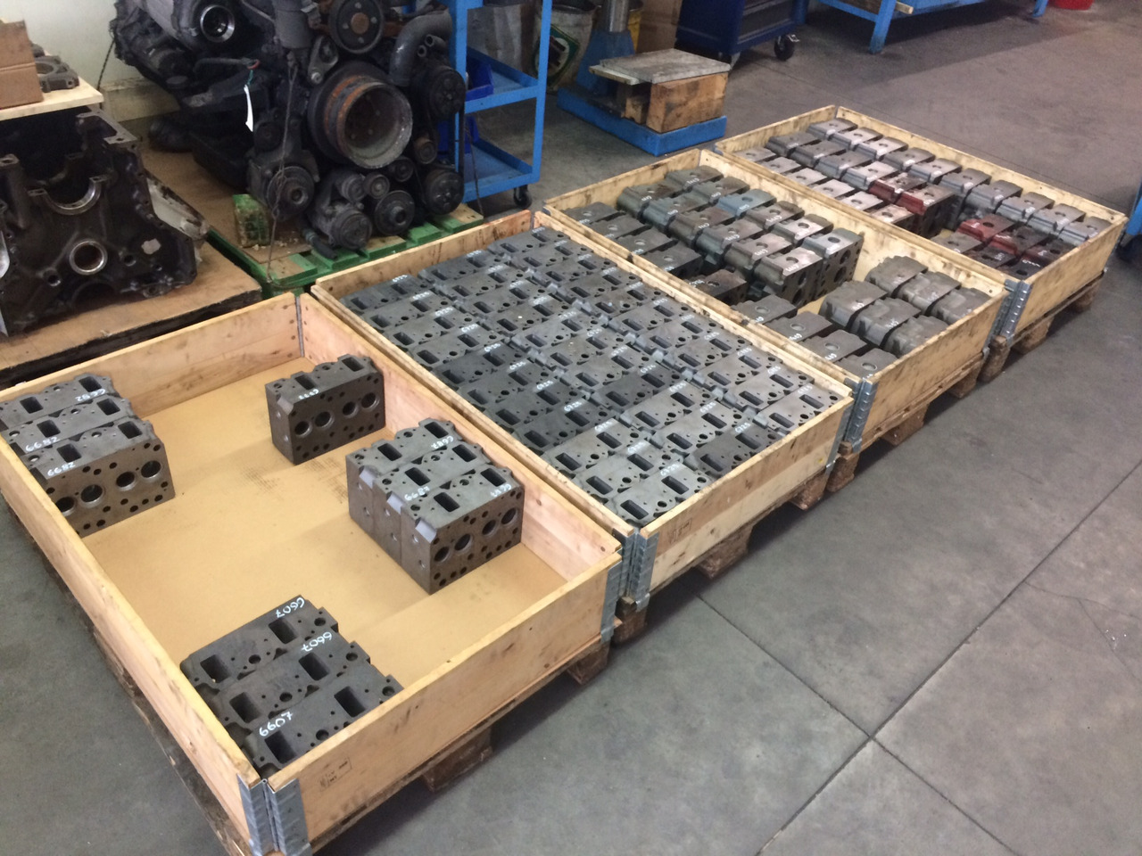 TESTATA MOTORE MAN D0824 / D0826 / D0834 / D0836 - Cylinder head: picture 2 TESTATA MOTORE MAN D0824 / D0826 / D0834 / D0836 - Cylinder head: picture 2