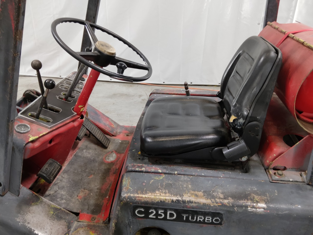 Clark 25D - Diesel forklift: picture 3 Clark 25D - Diesel forklift: picture 3