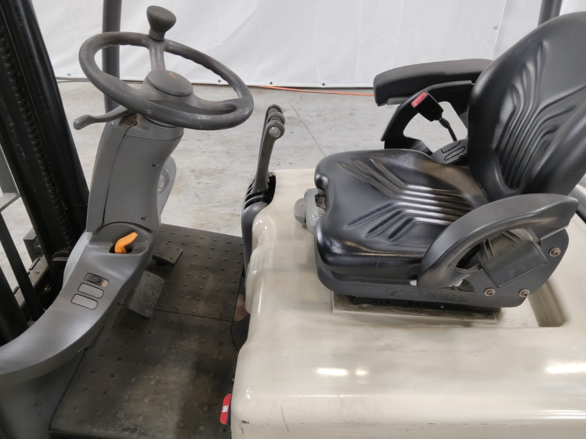 Crown SC4220-16 - Electric forklift: picture 3 Crown SC4220-16 - Electric forklift: picture 3