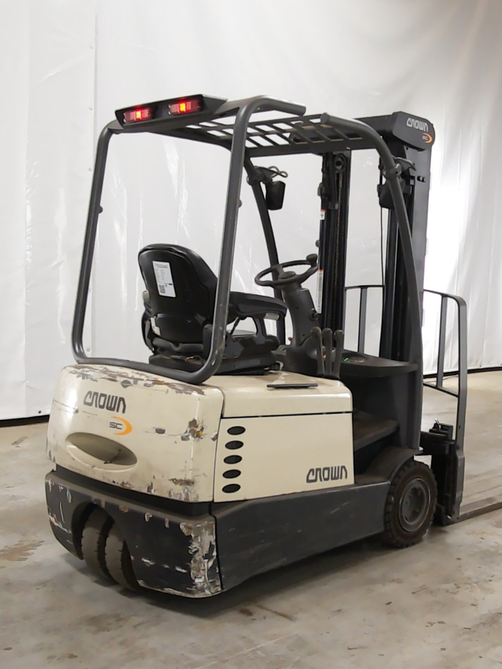 Crown SC4220-16 - Electric forklift: picture 2 Crown SC4220-16 - Electric forklift: picture 2