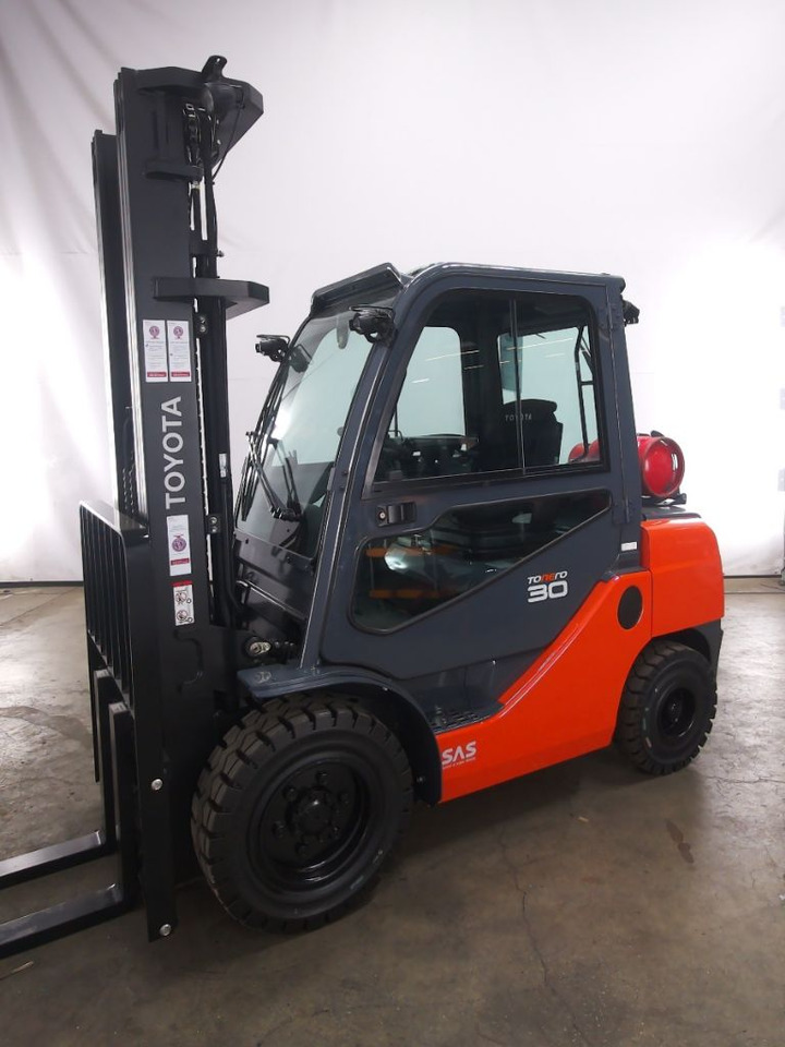 Toyota 02-8FGF30 - Forklift: picture 1 Toyota 02-8FGF30 - Forklift: picture 1
