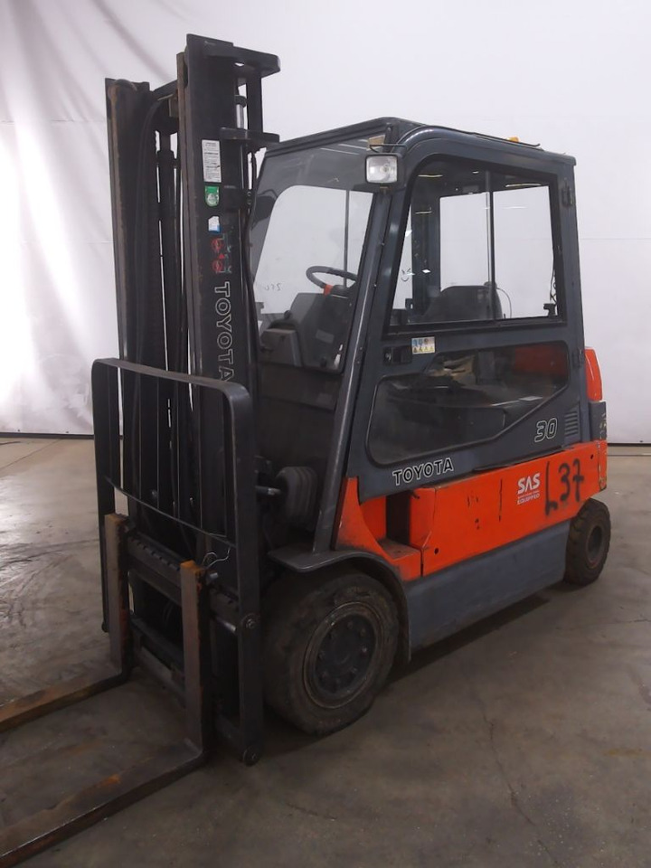Toyota 7FBMF30 - Electric forklift: picture 1 Toyota 7FBMF30 - Electric forklift: picture 1