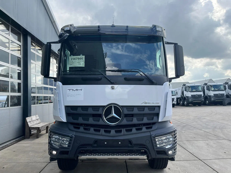 Mercedes-Benz Arocs 3340 6x6 Water Tank Truck - Tank truck: picture 5 Mercedes-Benz Arocs 3340 6x6 Water Tank Truck - Tank truck: picture 5