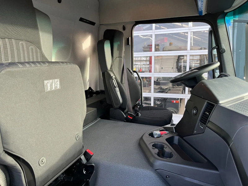 New Curtainsider truck Mercedes-Benz Arocs 3340 A 6x6 Cargo Truck: picture 14