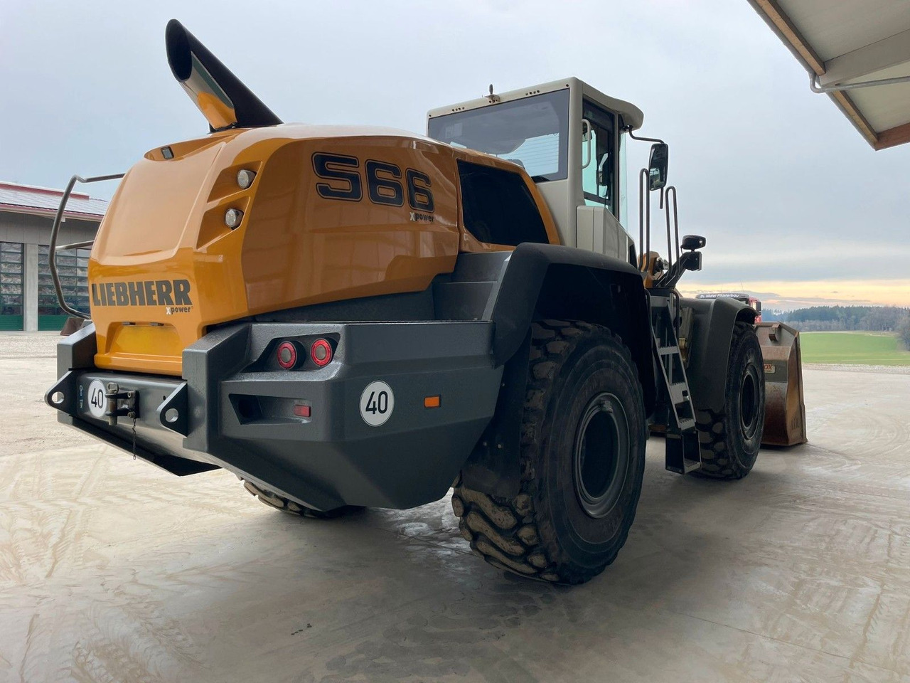 Liebherr L566 - Wheel loader: picture 2 Liebherr L566 - Wheel loader: picture 2