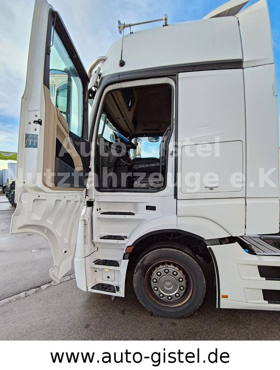 Tractor unit Mercedes-Benz Actros 1845 LS GigaSpace: picture 7