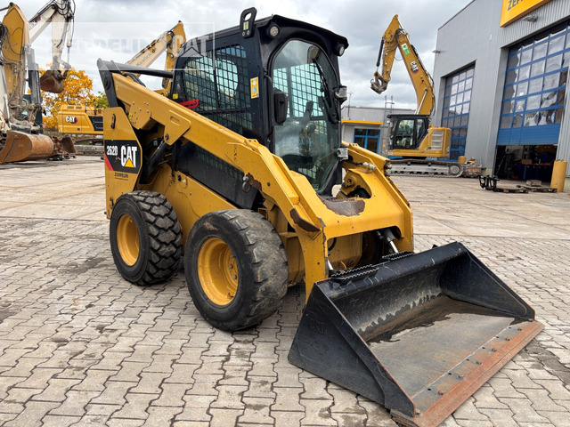 Cat 262D - Skid steer loader: picture 3 Cat 262D - Skid steer loader: picture 3