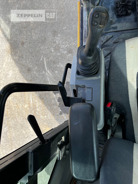 Crawler excavator Cat 325FL: picture 38